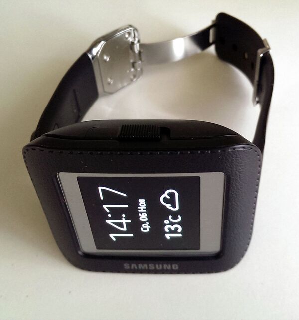 Часы Samsung GALAXY Gear VM-V700 в зарядной коробочке Часы Samsung GALAXY Gear VM-V700 в зарядной коробочке