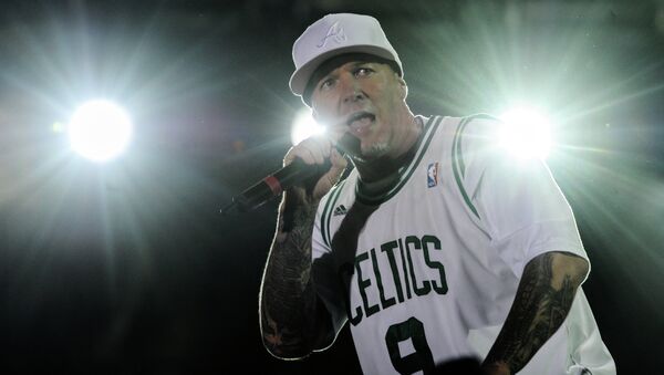 Вокалист группы Limp Bizkit Фред Дерст выступает на международном музыкальном фестивале Рок над Волгой. Архивное фото Вокалист группы Limp Bizkit Фред Дерст выступает на международном музыкальном фестивале Рок над Волгой. Архивное фото