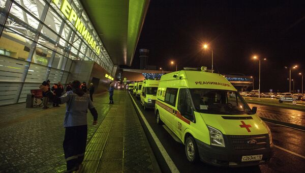 Машина Скорой помощи у первого терминала аэропорта Казани Машина Скорой помощи у первого терминала аэропорта Казани