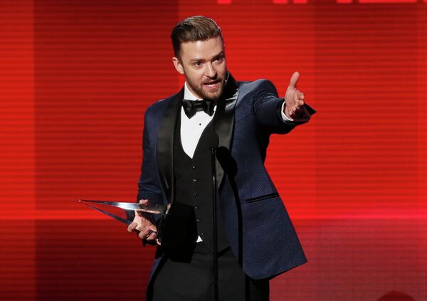 Американский певец Джастин Тимберлейк на 41-й церемонии American Music Awards Американский певец Джастин Тимберлейк на 41-й церемонии American Music Awards
