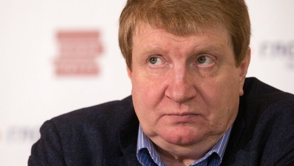 Финалист литературной премии Русский Букер 2013 года писатель Андрей Волос на пресс-конференции по объявлению лауреатов премии за лучший роман на русском языке Финалист литературной премии Русский Букер 2013 года писатель Андрей Волос на пресс-конференции по объявлению лауреатов премии за лучший роман на русском языке