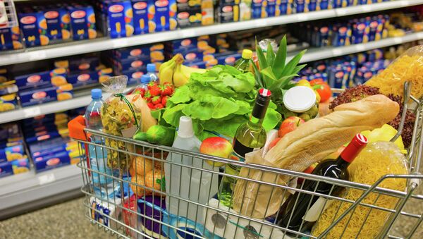 Продуктовая корзина. Архивное фото Продуктовая корзина. Архивное фото