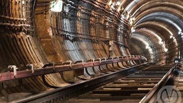 Тоннель в петербургском метрополитене. Архивное фото Тоннель в петербургском метрополитене. Архивное фото