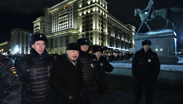 Во время акции в поддержку обвиняемых по болотному делу на Манежной площади Во время акции в поддержку обвиняемых по болотному делу на Манежной площади