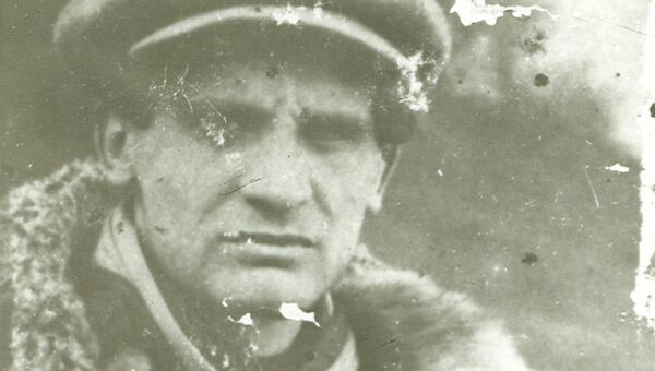 Олеша в фуражке, 1920-е гг Олеша в фуражке, 1920-е гг