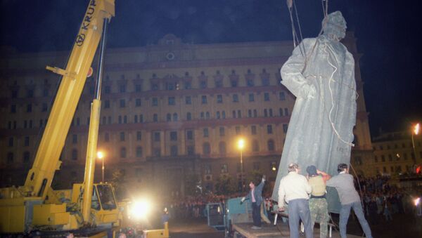 Демонтаж памятника Ф.Э. Дзержинскому в Москве Демонтаж памятника Ф.Э. Дзержинскому в Москве