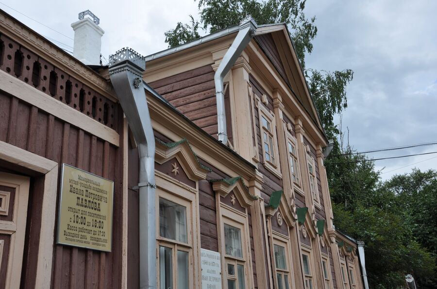 Дом с мезонином Дом с мезонином