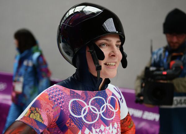 Елена Никитина (Россия) на финише в третьем заезде на соревнованиях по скелетону среди женщин Елена Никитина (Россия) на финише в третьем заезде на соревнованиях по скелетону среди женщин