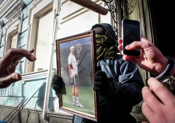 Беспорядки возле здания Верховной рады в Киеве Беспорядки возле здания Верховной рады в Киеве