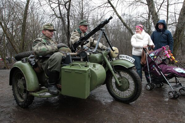 Военно-исторический фестиваль Три эпохи в Петербурге Военно-исторический фестиваль Три эпохи в Петербурге
