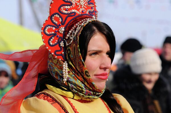 Падение снежного городка или масленичные забавы красноярцев Падение снежного городка или масленичные забавы красноярцев