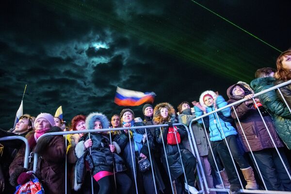 В центре Симферополя проходит праздничный концерт в честь референдума В центре Симферополя проходит праздничный концерт в честь референдума