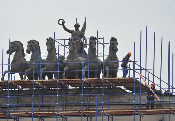 Реставрационные работы на месте архитектурного памятника Триумфальная арка в Москве Реставрационные работы на месте архитектурного памятника Триумфальная арка в Москве