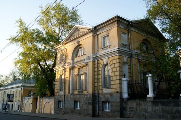 Усадьба Баташева, Шепелевых и Голицыных (городская клиническая больница номер 23), Верхняя Радищевская улица в Москве Усадьба Баташева, Шепелевых и Голицыных (городская клиническая больница номер 23), Верхняя Радищевская улица в Москве