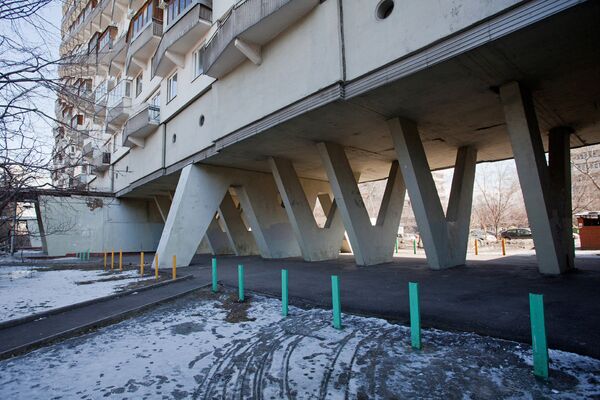 Где и зачем в Москве строили дома на ножках Где и зачем в Москве строили дома на ножках