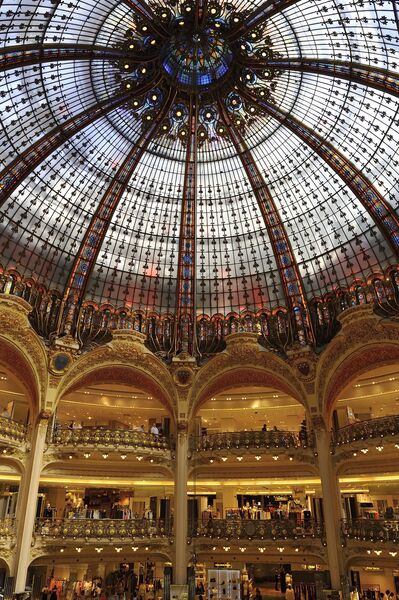 Galeries Lafayette (внутри) Galeries Lafayette (внутри)