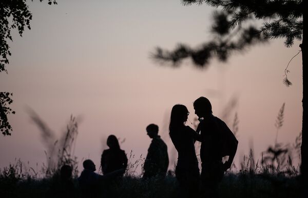 Посетители на международном фестивале ландшафтных объектов в Никола-Ленивце Калужской области. Посетители на международном фестивале ландшафтных объектов в Никола-Ленивце Калужской области.