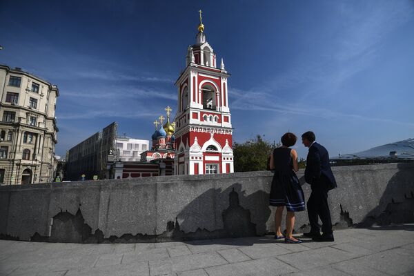 Благоустроенные улицы и площади Москвы в рамках программы Моя Улица. Отреставрированный храм Георгия Победоносца на Варварке. Благоустроенные улицы и площади Москвы в рамках программы Моя Улица. Отреставрированный храм Георгия Победоносца на Варварке.