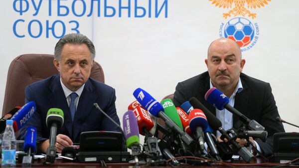 Министр спорта РФ, президент РФС Виталий Мутко (слева) и футбольный тренер Станислав Черчесов Министр спорта РФ, президент РФС Виталий Мутко (слева) и футбольный тренер Станислав Черчесов