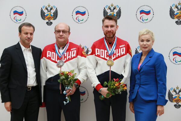 Аркадий Дворкович, Валерий Пономаренко, Сергей Малышев, Рима Баталова (слева направо) Аркадий Дворкович, Валерий Пономаренко, Сергей Малышев, Рима Баталова (слева направо)