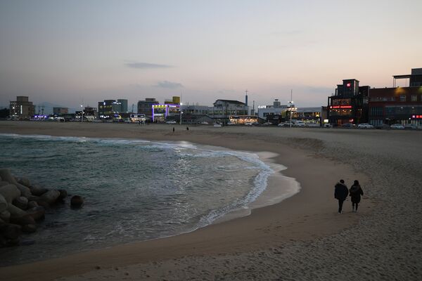 Пляж Gyeongpo Beach в городе Каннын в Республике Корея Пляж Gyeongpo Beach в городе Каннын в Республике Корея