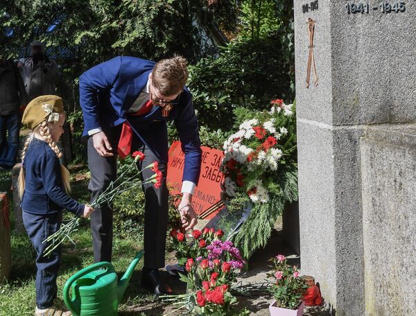 Защитник сборной России по хоккею Антон Белов Защитник сборной России по хоккею Антон Белов