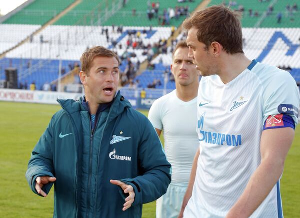 Футболисты Зенита Александр Кержаков, Доменико Кришито и Артем Дзюба (слева направо) Футболисты Зенита Александр Кержаков, Доменико Кришито и Артем Дзюба (слева направо)