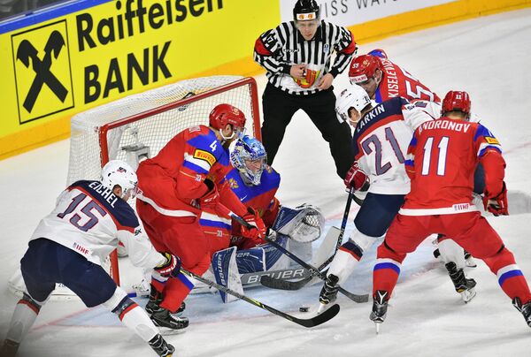 Игровой момент матча группового этапа чемпионата мира по хоккею-2017 между сборными России и США Игровой момент матча группового этапа чемпионата мира по хоккею-2017 между сборными России и США
