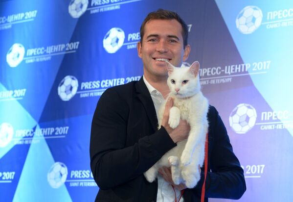 Александр Кержаков с котом Ахиллом Александр Кержаков с котом Ахиллом