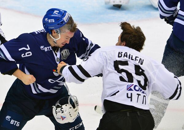 Шабанов хк трактор. Магнитогорский металлург московский динамо. Динамо м трактор 24 декабря. Трактор челябинск динамо москва. Динамо трактор драка.