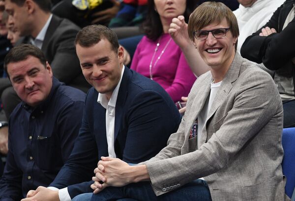 Президент Российской федерации баскетбола Андрей Кирилленко (справа) Президент Российской федерации баскетбола Андрей Кирилленко (справа)