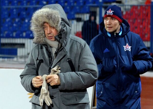 Главный тренер Локомотива Юрий Сёмин (слева) Главный тренер Локомотива Юрий Сёмин (слева)