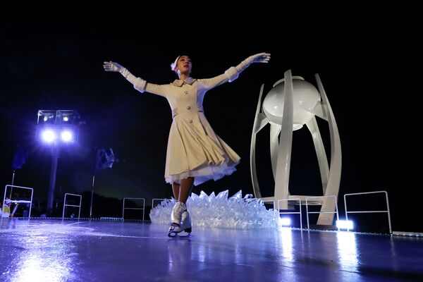 Южнокорейская фигуристка Ким Юна на церемонии открытия Олимпийских игр в Пхенчхане Южнокорейская фигуристка Ким Юна на церемонии открытия Олимпийских игр в Пхенчхане
