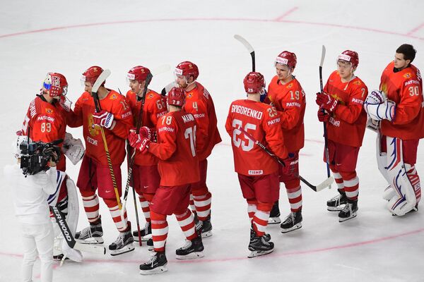 Хоккеисты сборной России после матча Хоккеисты сборной России после матча