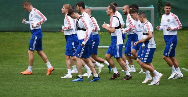 Игроки сборной России во время тренировки в Нойштифте Игроки сборной России во время тренировки в Нойштифте