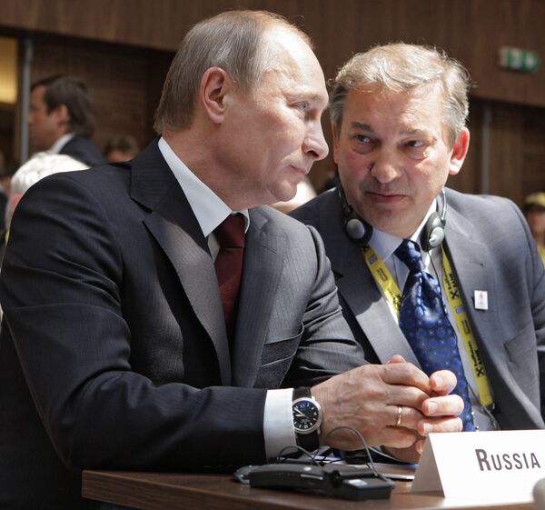 Владимир Путин и Владислав Третьяк (слева направо) Владимир Путин и Владислав Третьяк (слева направо)