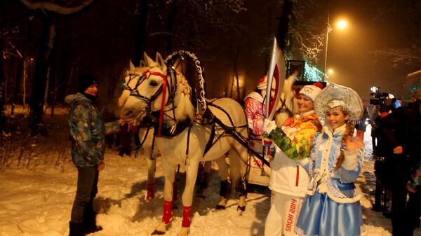 Огонь ОИ прокатили на лошадях в Пензе и пронесли по набережной Волги в Саратове Огонь ОИ прокатили на лошадях в Пензе и пронесли по набережной Волги в Саратове