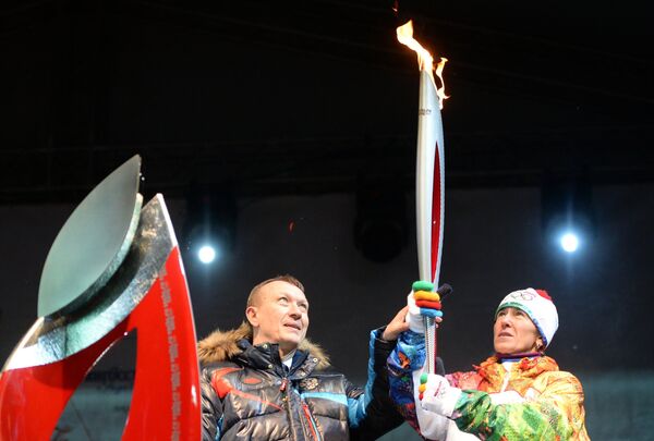 Заслуженный мастер спорта по лыжным гонкам, чемпионка ХХ зимних Олимпийских игр 2006 года Лариса Куркина и губернатор Брянской области Николай Денин Заслуженный мастер спорта по лыжным гонкам, чемпионка ХХ зимних Олимпийских игр 2006 года Лариса Куркина и губернатор Брянской области Николай Денин