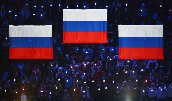 Флаги России во время награждения призеров масс-старта Флаги России во время награждения призеров масс-старта