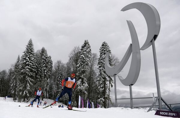 Олег Пономарев и ведущий Андрей Романов (справа) Олег Пономарев и ведущий Андрей Романов (справа)