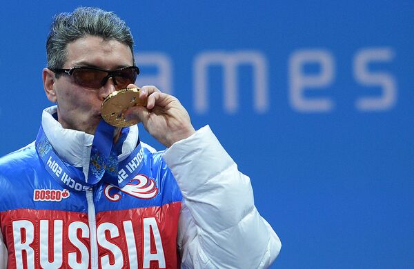 Валерий Редкозубов (Россия), завоевавший золотую медаль в суперкомбинации в классе B 1-3 (слабовидящие) Валерий Редкозубов (Россия), завоевавший золотую медаль в суперкомбинации в классе B 1-3 (слабовидящие)