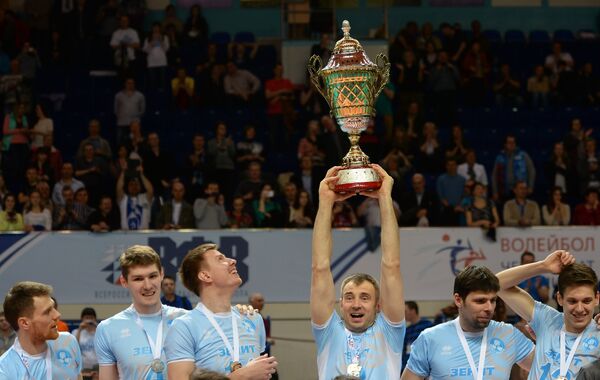 Игроки ВК Зенит-Казань после победы в чемпионате России по волейболу Игроки ВК Зенит-Казань после победы в чемпионате России по волейболу