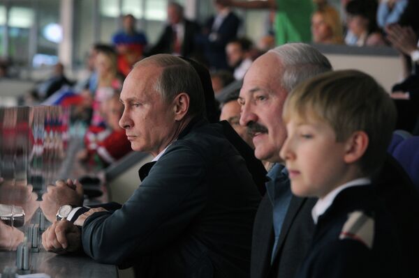 Президент России Владимир Путин (слева) и президент Белоруссии Александр Лукашенко Президент России Владимир Путин (слева) и президент Белоруссии Александр Лукашенко