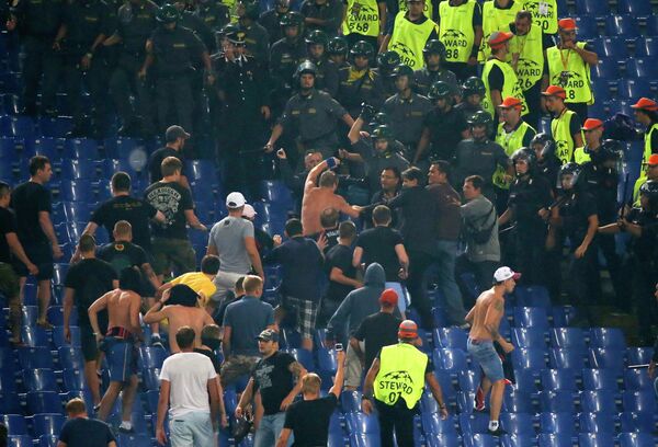 Беспорядки на матче Лиги чемпионов между Ромой и ЦСКА Беспорядки на матче Лиги чемпионов между Ромой и ЦСКА