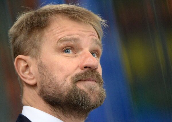 Главный тренер ХК Слован Петри Матикайнен Главный тренер ХК Слован Петри Матикайнен