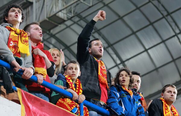 Болельщики в матче отборочного турнира чемпионата Европы 2016 между сборными Черногории и России Болельщики в матче отборочного турнира чемпионата Европы 2016 между сборными Черногории и России