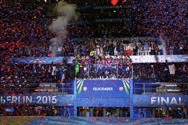 Игроки Барселоны после победы в финальном матче Лиги чемпионов Игроки Барселоны после победы в финальном матче Лиги чемпионов
