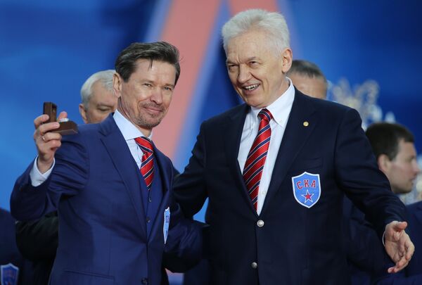 Вячеслав Быков (слева) и председатель Совета директоров, президент хоккейного клуба СКА Геннадий Тимченко Вячеслав Быков (слева) и председатель Совета директоров, президент хоккейного клуба СКА Геннадий Тимченко