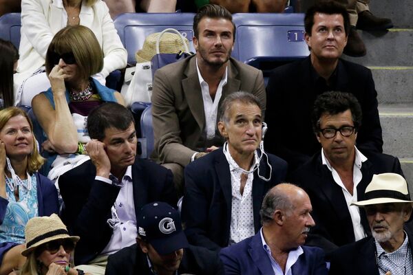 Дэвид Бекхэм во время финального матча US Open-2015 между Новаком Джоковичем и Роджером Федерером Дэвид Бекхэм во время финального матча US Open-2015 между Новаком Джоковичем и Роджером Федерером