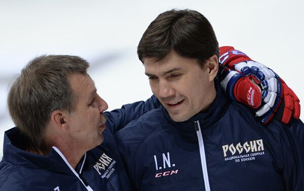 Главный тренер сборной России по хоккею Олег Знарок (слева) и тренер Игорь Никитин Главный тренер сборной России по хоккею Олег Знарок (слева) и тренер Игорь Никитин